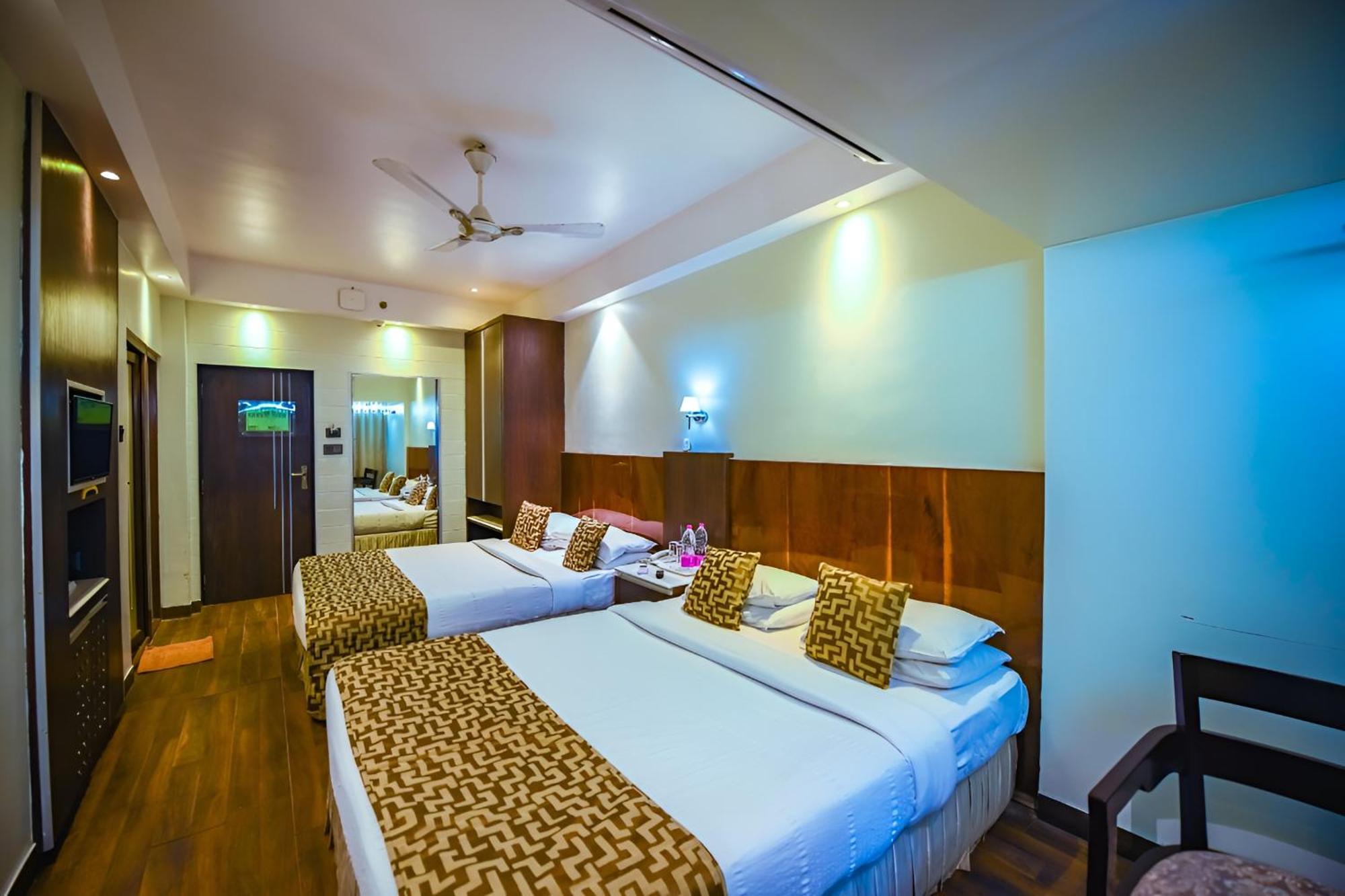 Hotel Holiday Resort Puri Ngoại thất bức ảnh