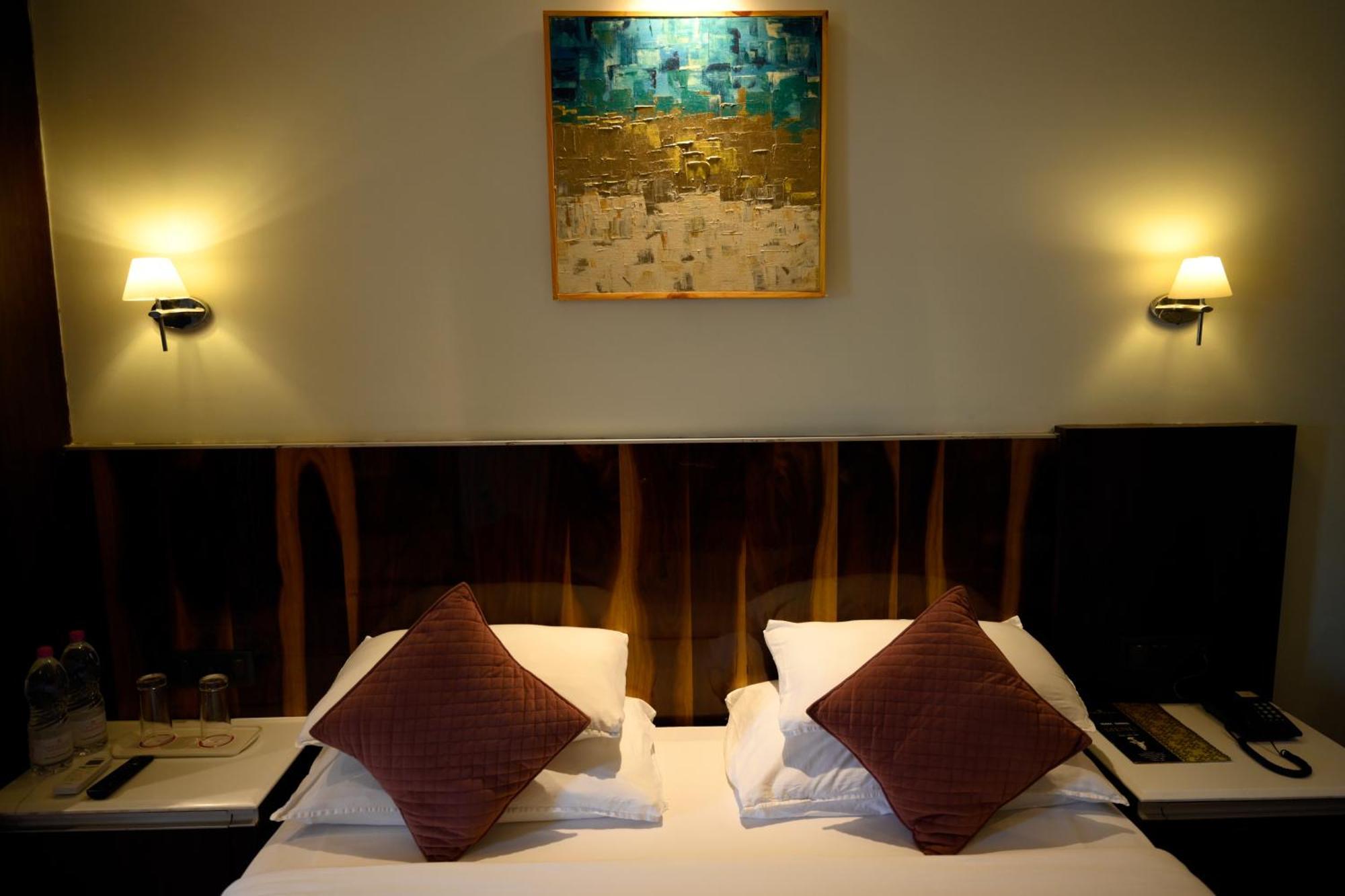 Hotel Holiday Resort Puri Ngoại thất bức ảnh