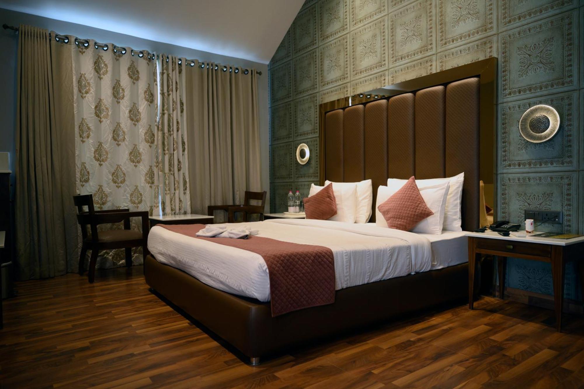 Hotel Holiday Resort Puri Ngoại thất bức ảnh