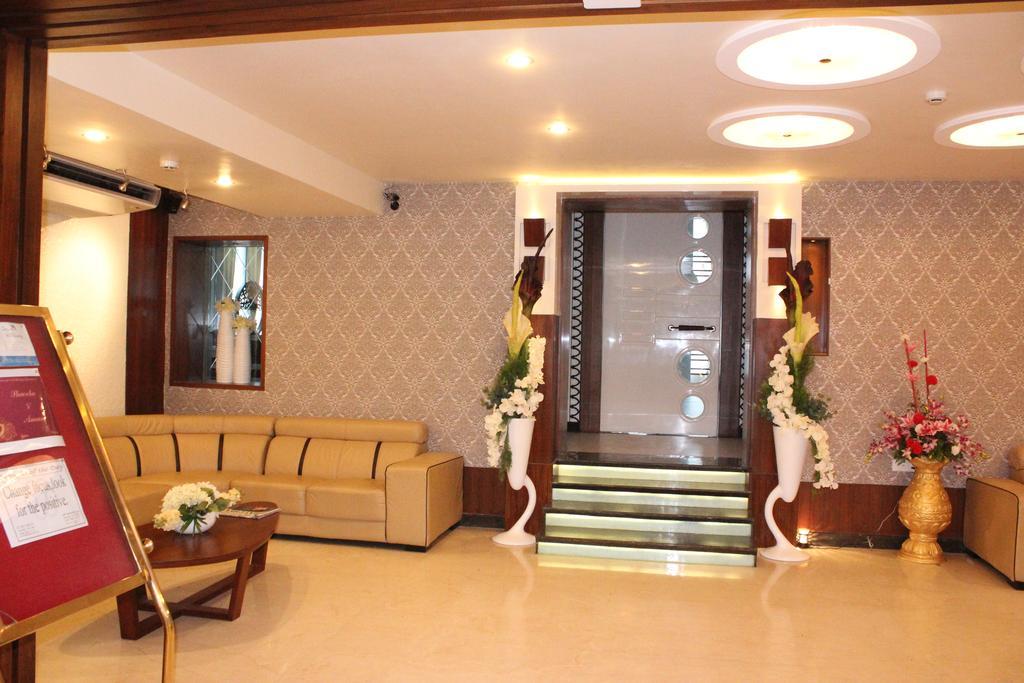 Hotel Holiday Resort Puri Ngoại thất bức ảnh
