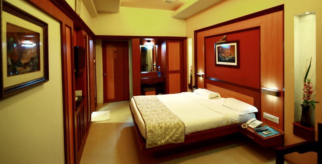 Hotel Holiday Resort Puri Ngoại thất bức ảnh