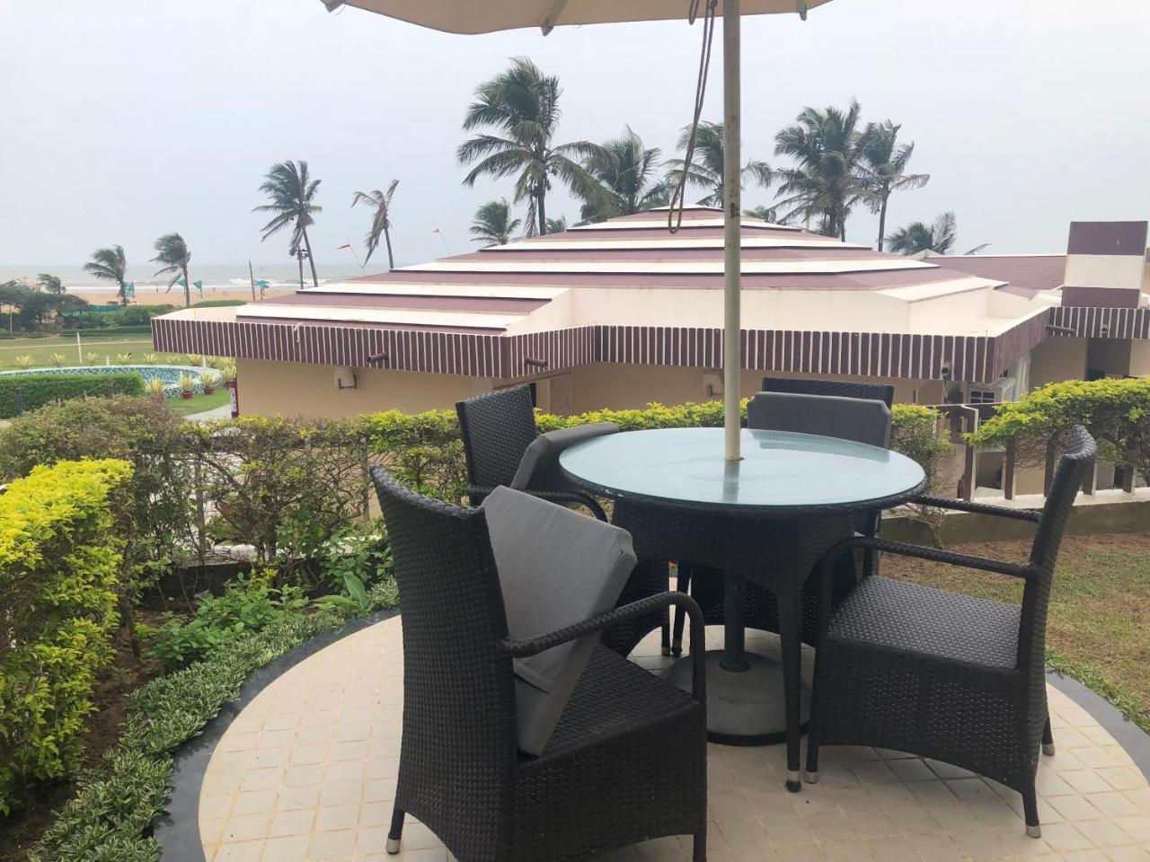 Hotel Holiday Resort Puri Ngoại thất bức ảnh