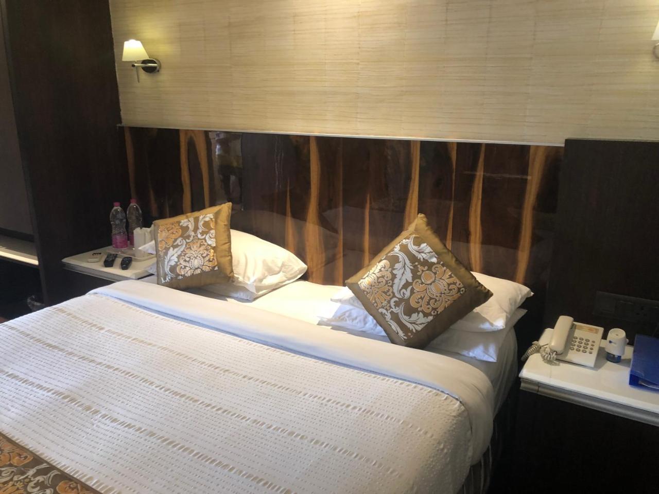 Hotel Holiday Resort Puri Ngoại thất bức ảnh