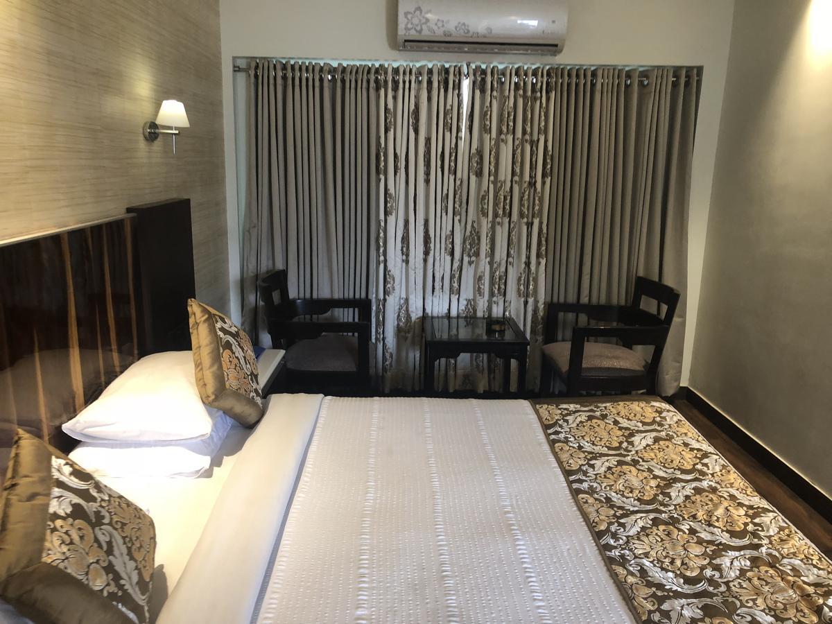Hotel Holiday Resort Puri Ngoại thất bức ảnh