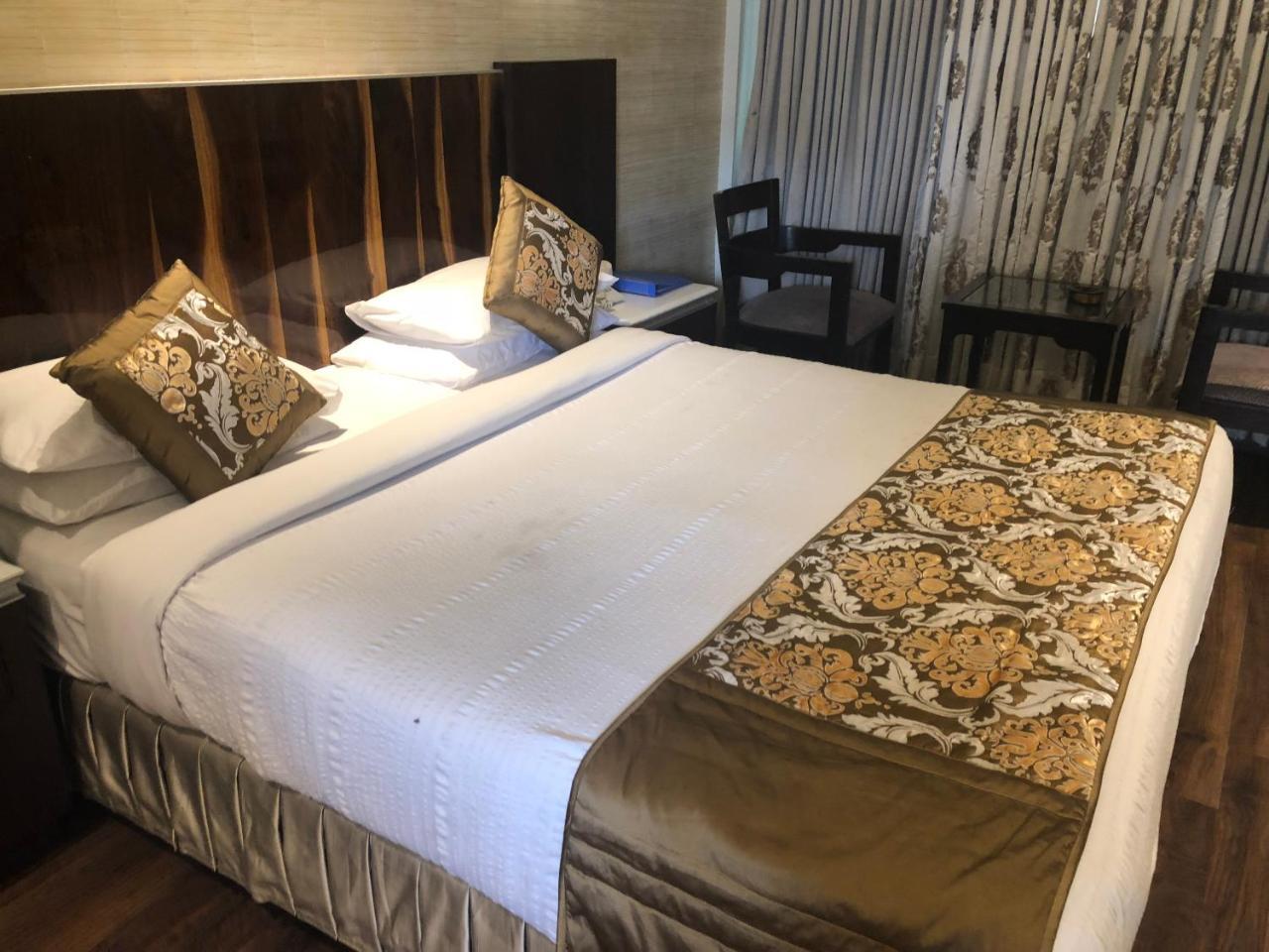Hotel Holiday Resort Puri Ngoại thất bức ảnh
