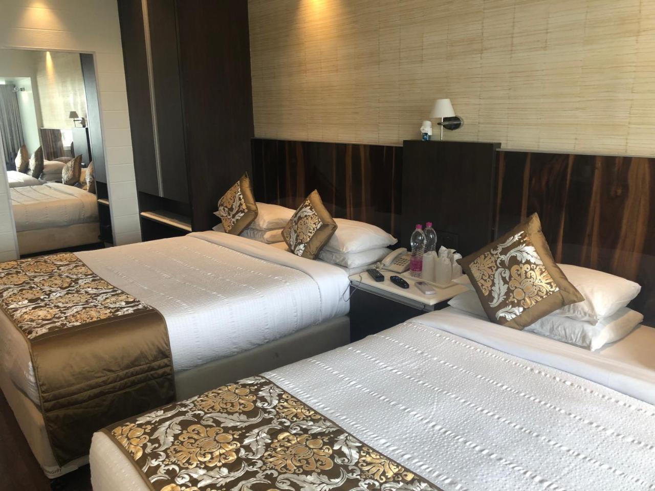 Hotel Holiday Resort Puri Ngoại thất bức ảnh