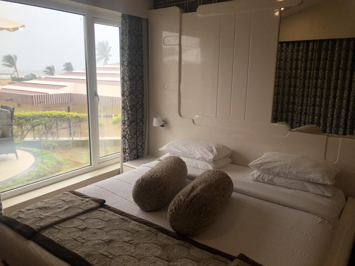 Hotel Holiday Resort Puri Ngoại thất bức ảnh