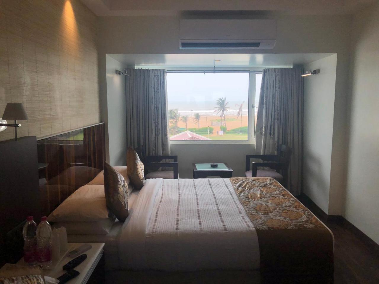 Hotel Holiday Resort Puri Ngoại thất bức ảnh