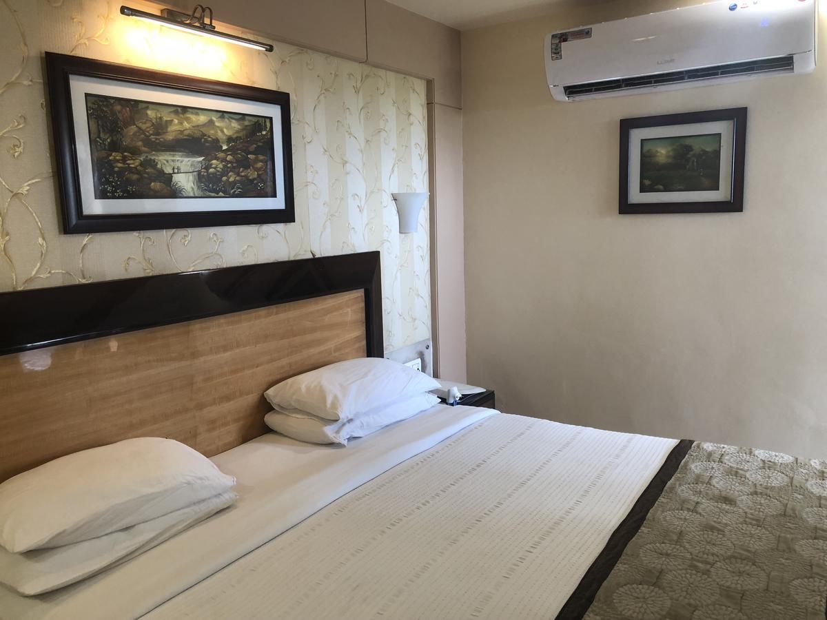 Hotel Holiday Resort Puri Ngoại thất bức ảnh