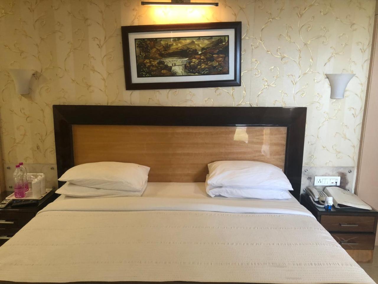 Hotel Holiday Resort Puri Ngoại thất bức ảnh