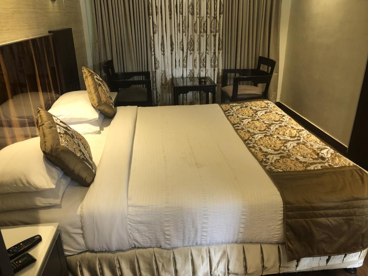 Hotel Holiday Resort Puri Ngoại thất bức ảnh