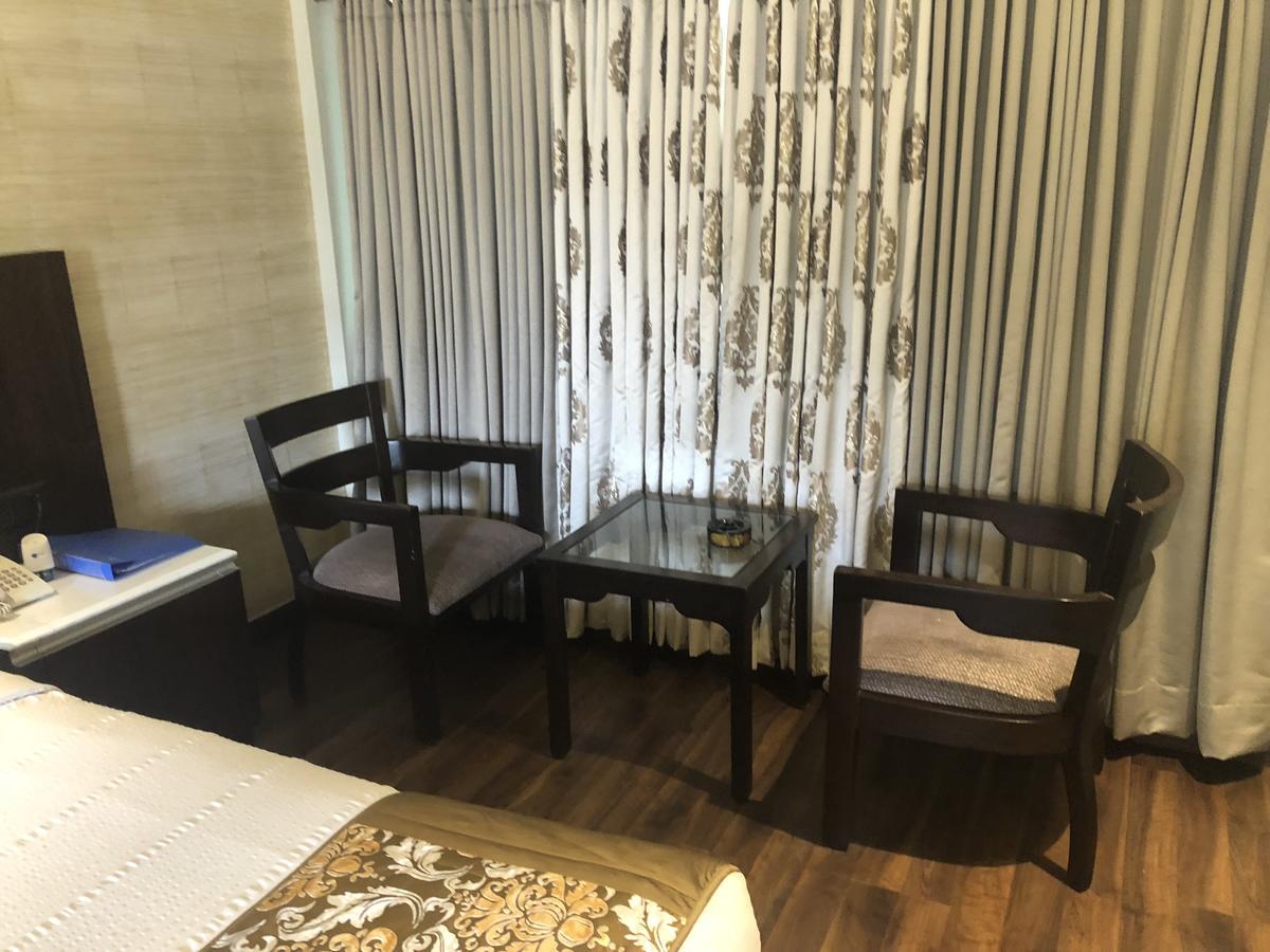 Hotel Holiday Resort Puri Ngoại thất bức ảnh