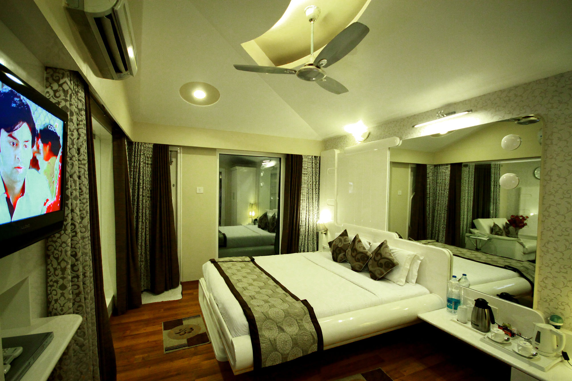 Hotel Holiday Resort Puri Ngoại thất bức ảnh