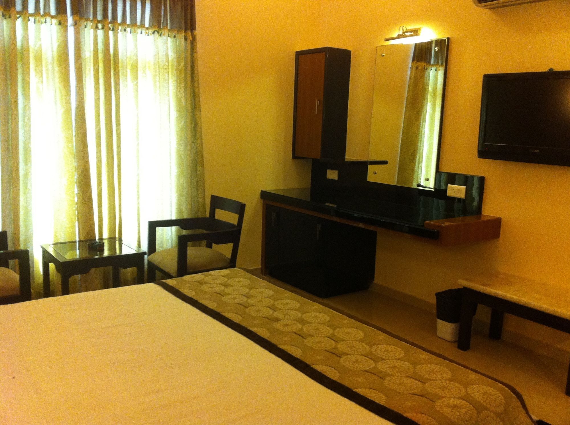 Hotel Holiday Resort Puri Ngoại thất bức ảnh
